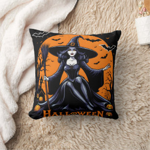 Eine mystische Hexe feiert Halloween in der Dämmer Kissen
