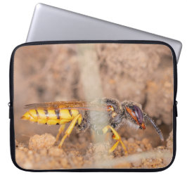 Eine Nahaufnahme einer Wespe Laptopschutzhülle