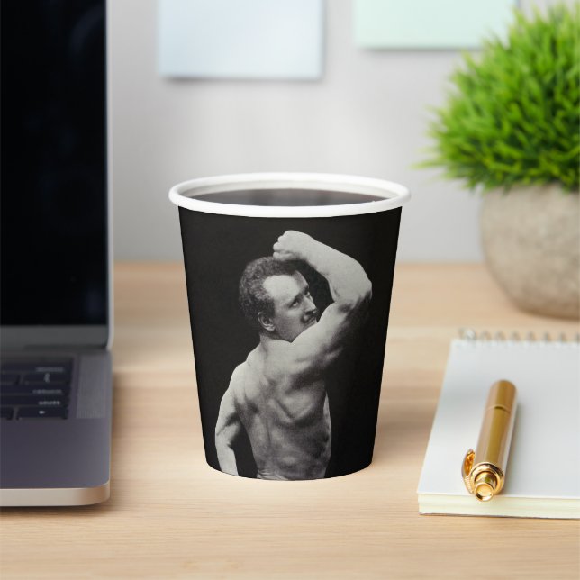 Eine neue Pose von StrongMen Eugen Sandow Bodybuil Pappbecher (InSitu)