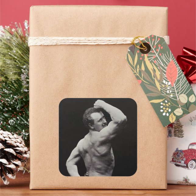 Eine neue Pose von StrongMen Eugen Sandow Bodybuil Quadratischer Aufkleber (Feiertag)