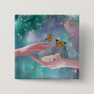 Eine niedliche Fantasie des Babyjungen in der Hand Button
