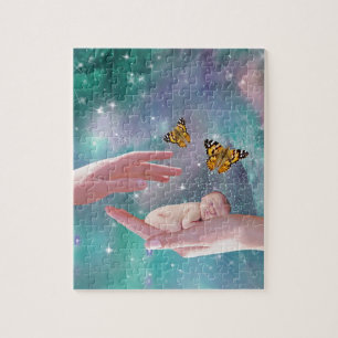 Eine niedliche Fantasie des Babys in der Hand