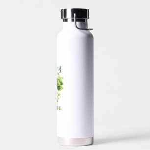 Eine Niedliche kleine Giraffe mit dem Baum, rutsch Trinkflasche