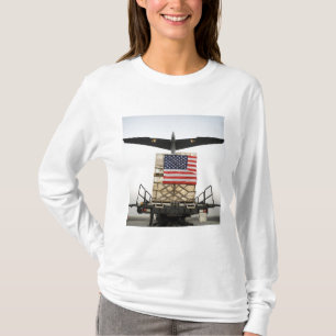 Eine Palette, die humanitäres Entlastung supplie T-Shirt