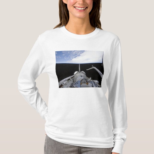 Eine partielle Ansicht des Tranquility-Knotens T-Shirt (Vorderseite)