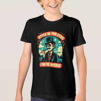 Eine Person, die einen Top-Hut trägt und ein Glas  Tri-Blend Shirt