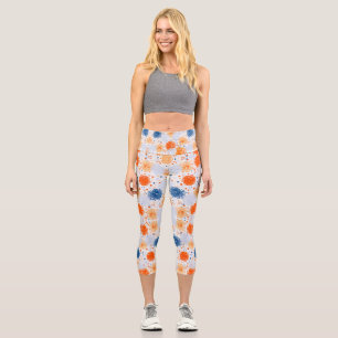Eine Person trägt bunte Leggings