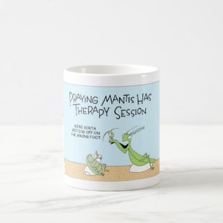 Eine Prachtmantis geht zu einer Therapiesitzung Kaffeetasse