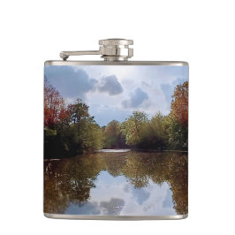 Eine Reflektion der Bäume - Teil der Baumreihe Flachmann