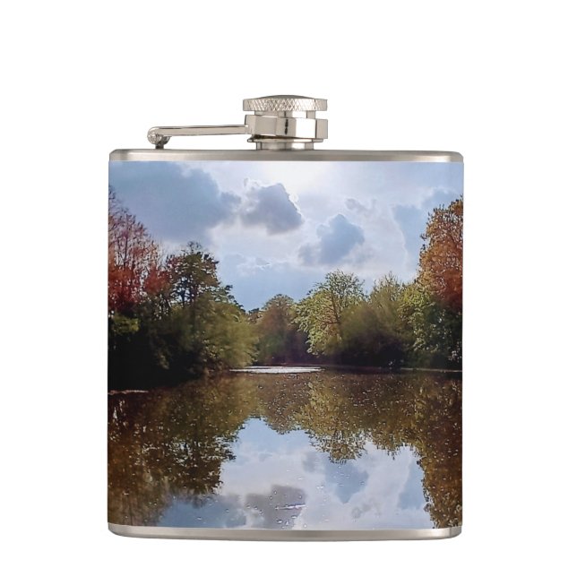 Eine Reflektion der Bäume - Teil der Baumreihe Flachmann (Vorderseite)