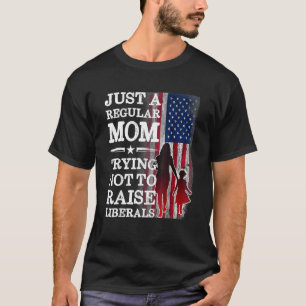 Eine regelmäȣige Mama, die versucht, die Liberalen T-Shirt
