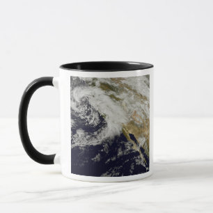 Eine Reihe starke Stürme mit heftigen Winden 2 Tasse