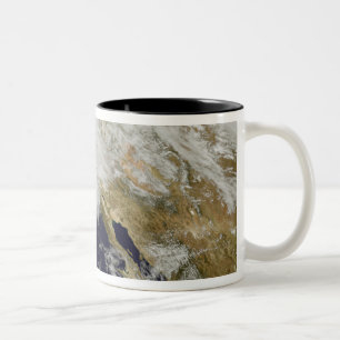 Eine Reihe starke Stürme mit heftigen Winden 2 Zweifarbige Tasse