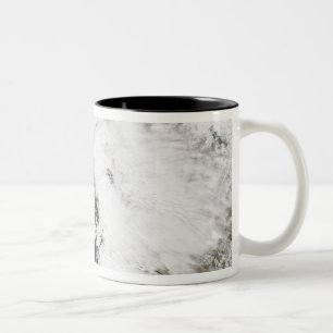 Eine Reihe starke Stürme mit heftigen Winden Zweifarbige Tasse