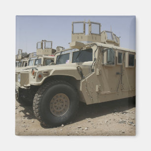 Eine Reihe von humvees von Task Force Militär Magnet