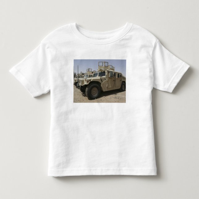 Eine Reihe von Mitarbeitern der Militärpolizei der Kleinkind T-shirt (Vorderseite)