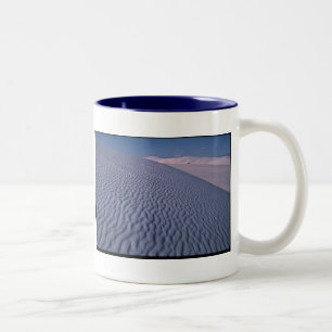 Eine Reise von tausend Meilen fängt… an Zweifarbige Tasse
