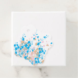 Eine reizvolle Einrichtung mit blauen und rosa Blu Geschenkanhänger