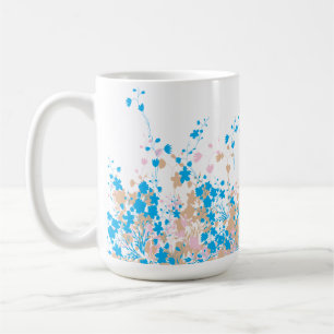 Eine reizvolle Einrichtung mit blauen und rosa Blu Kaffeetasse