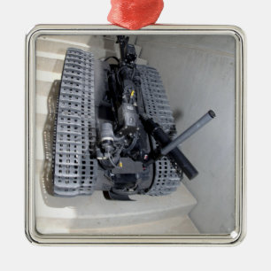 Eine Robotereinheit des Talon 3B, die einen Flug Silbernes Ornament
