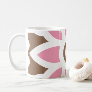 eine rosa Blume auf braunem Hintergrund Kaffeetasse
