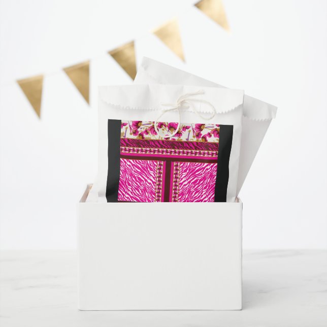 eine rosa und weiße Tapete mit einem Kreuz. Geschenktütchen (Party)
