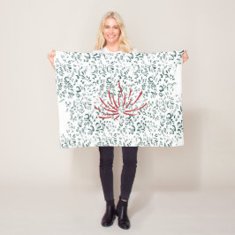 eine rote Blume auf schwarzem Hintergrund Fleecedecke