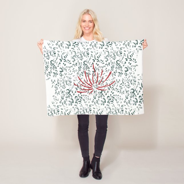 eine rote Blume auf schwarzem Hintergrund Fleecedecke (Beispiel)