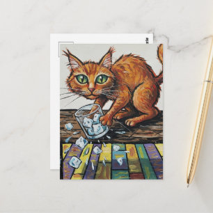 Eine rote Katze stößt ein Glas Eis um Postkarte
