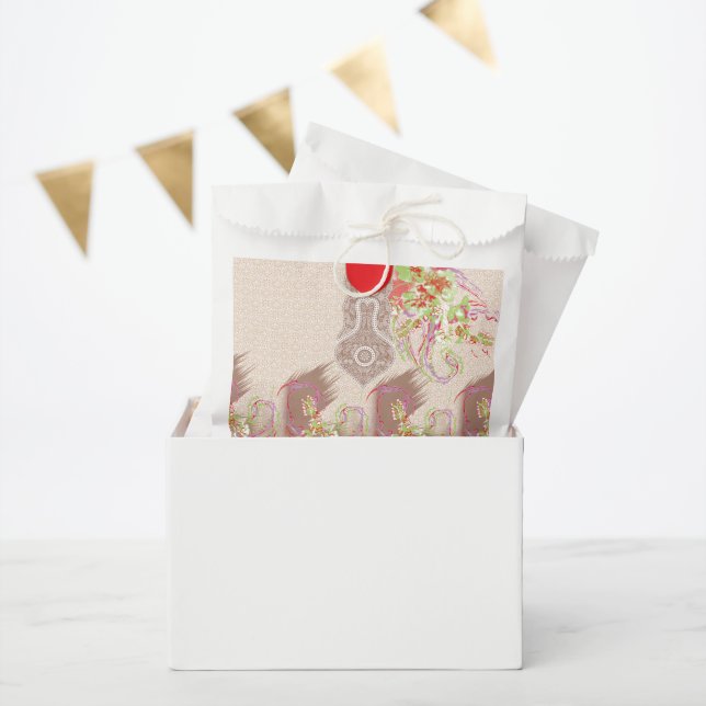 eine rote Vase mit Blume darauf. Geschenktütchen (Party)