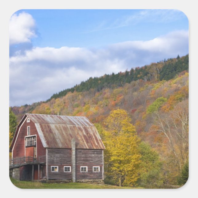 Eine Scheune in Vermonts grünen Bergen. Hancock, 3 Quadratischer Aufkleber (Vorderseite)