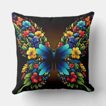 Eine Schmetterlingsfarbe mit floralen Flügeln