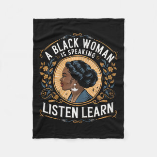 Eine schwarze Frau hört zu und lernt Junetee Fleecedecke