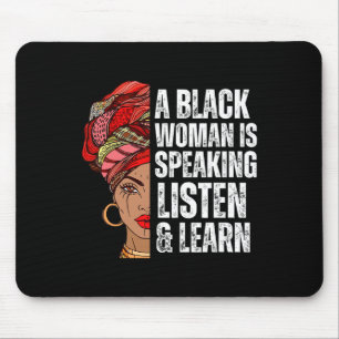 Eine schwarze Frau spricht zuhören und lernt dafür Mousepad