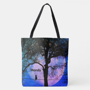 Eine schwarze Katze auf einem Draht mit Vollmondna Tasche