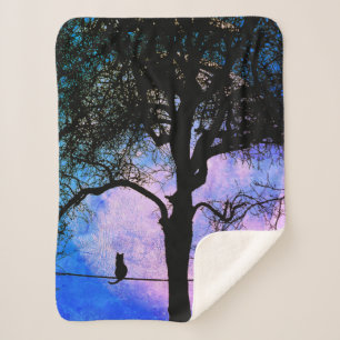 Eine schwarze Katze auf einem Draht Vollmond Sherpadecke