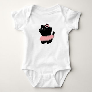 "Eine schwarze Katze erwacht zum Leben in einem Ta Baby Strampler