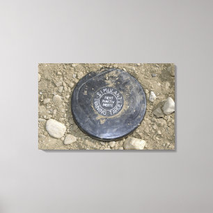 Eine simulierte Landmine Leinwanddruck
