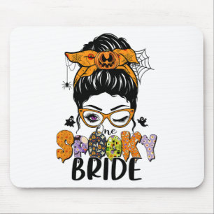 Eine Spooky Bride Halloween Messy Bun Witchy Monst Mousepad