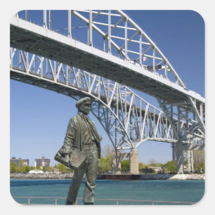 Eine Statue von Thomas Edison vom lokalen Künstler Quadratischer Aufkleber