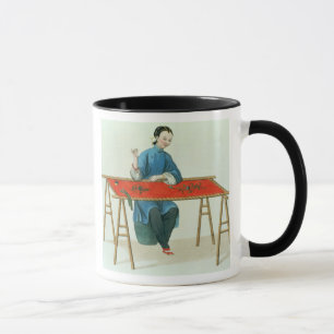 Eine stickende Frau, überziehen 41 'vom Kostüm O Tasse