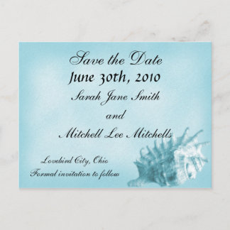 Eine Strandhochzeit Save the Date Postkarte (blau)