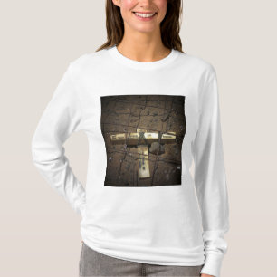 Eine Straßenreparatur-Crew setzt ein Kreuz T-Shirt