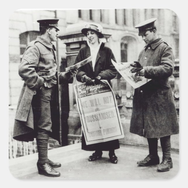 Eine Suffragette, die Zeitungen an zwei verkauft Quadratischer Aufkleber (Vorderseite)
