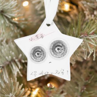 Eine superintelligente niedliche Elfin. Ornament