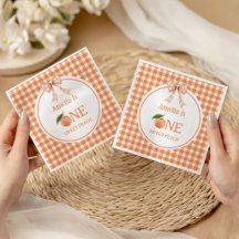 Eine süße Gingham-Pfirsich-Einladung zum 1. Geburt