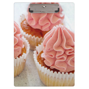 Eine süße Leckerei Cupcake mit rosa Zuckerguss Klemmbrett