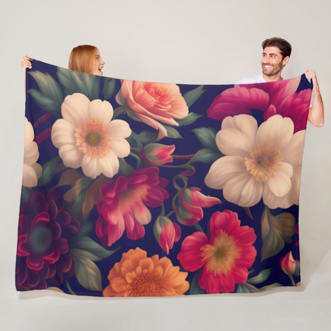 Eine Tapete mit Blumenmuster  Fleecedecke (Beispiel)