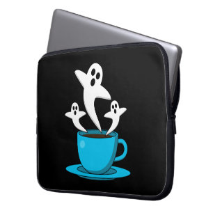 Eine Tasse Geisterrauchkaffee Laptopschutzhülle