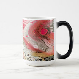 Eine Tasse in Rosa, Gold und Schwarz